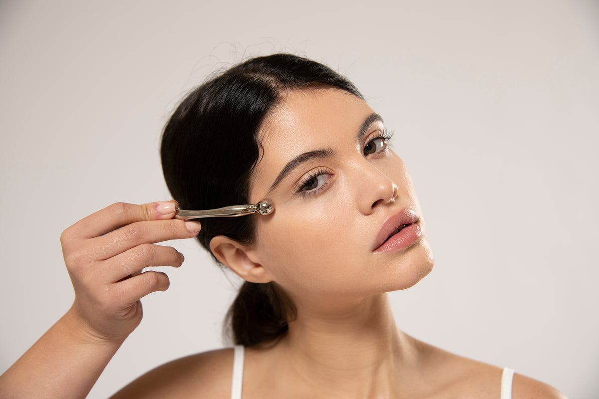 Exploring the Benefits of Facial Massage for Healthy Skin