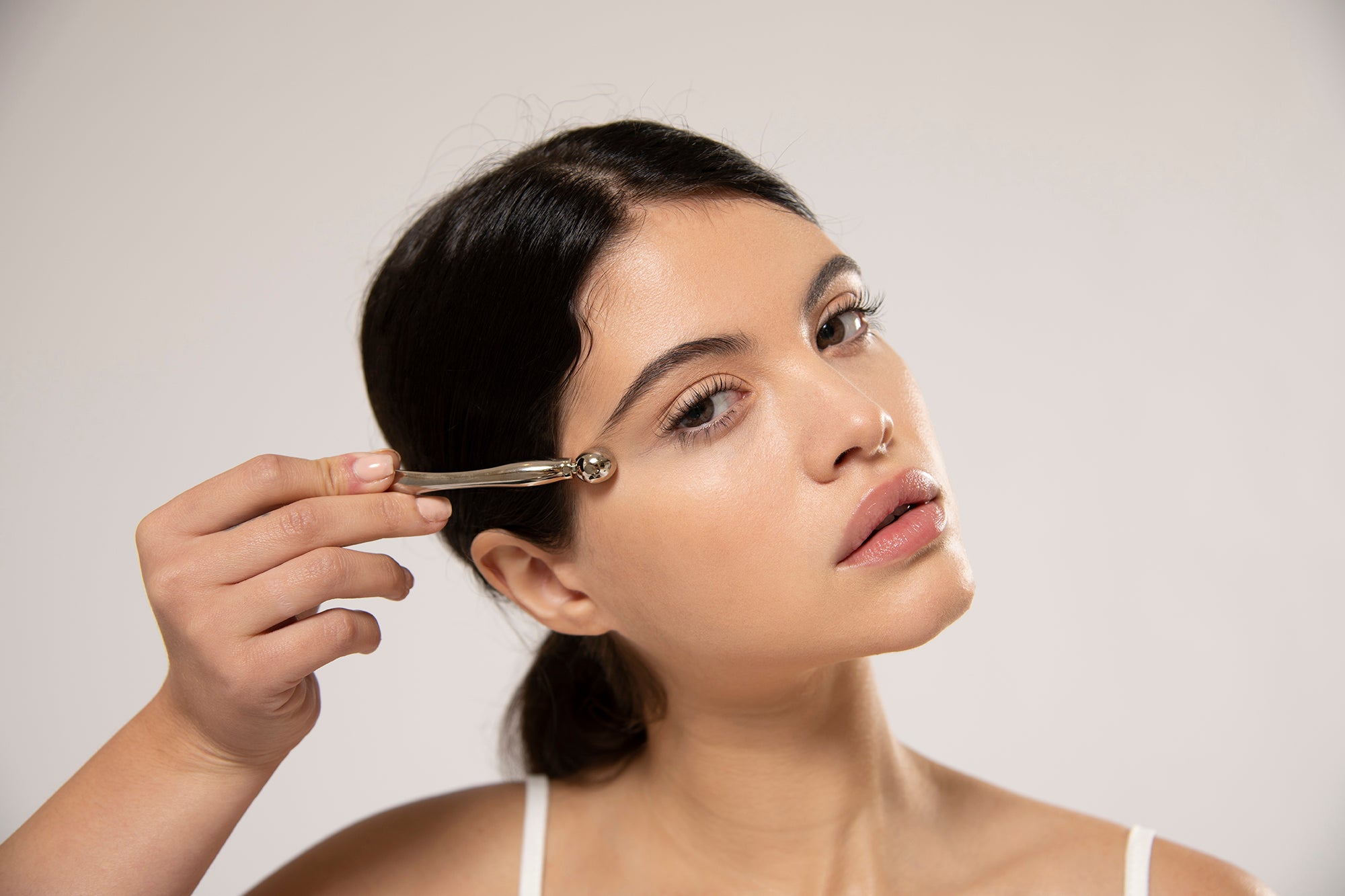 Exploring the Benefits of Facial Massage for Healthy Skin