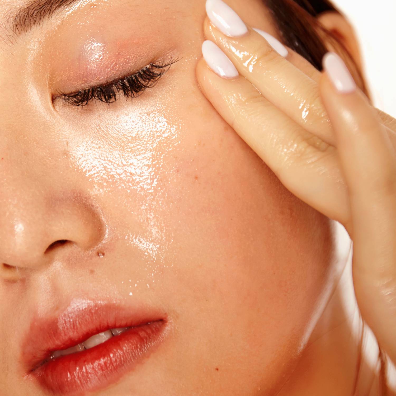 Gle Skincare Face Moisturizer with Niacinamide and Aloe Leaf for Hydrates, repairs and soothes the skin with Chamomile and Niacinamide  Edit alt text